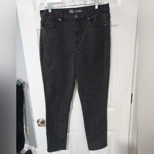 DG2 by Diane Gilman Gray and Black Leopard Print Skinny Jeans in Size 14